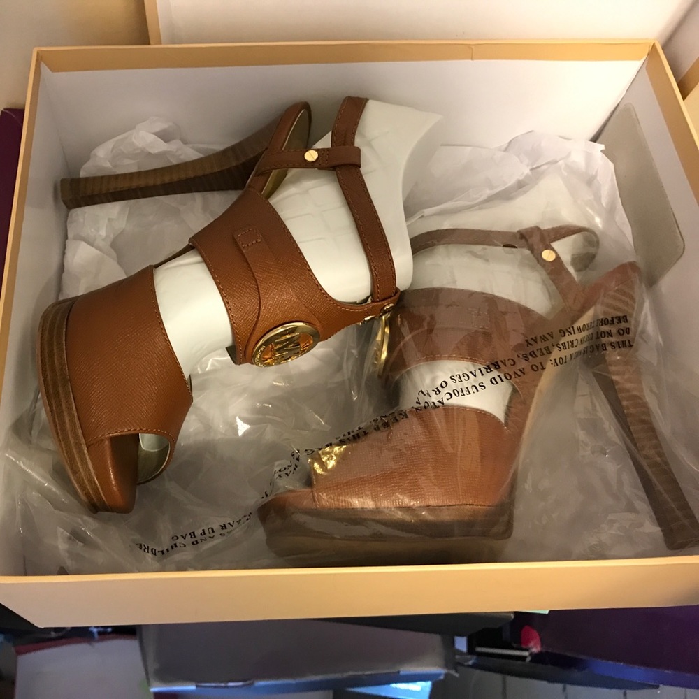 Shoes - Picture 2 of 3
